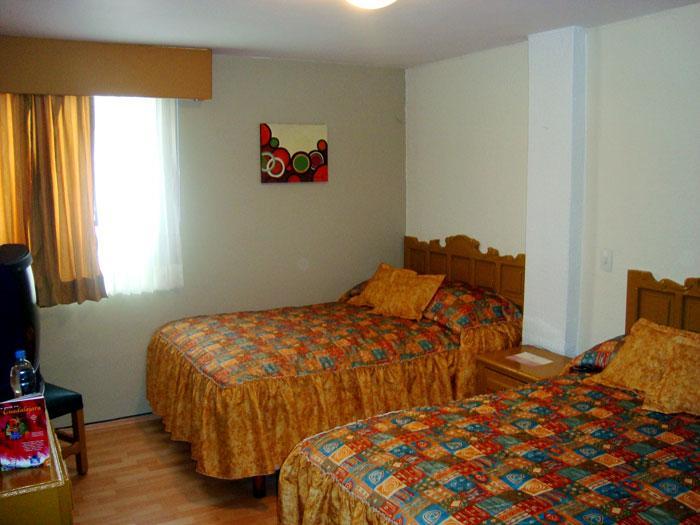 Hotel Colon Express غوادالاجارا المظهر الخارجي الصورة
