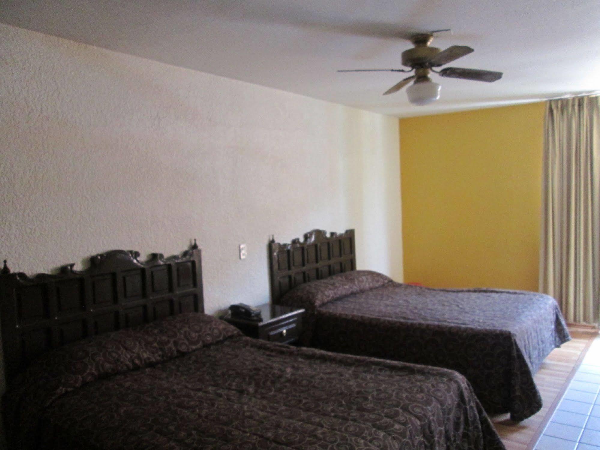 Hotel Colon Express غوادالاجارا المظهر الخارجي الصورة