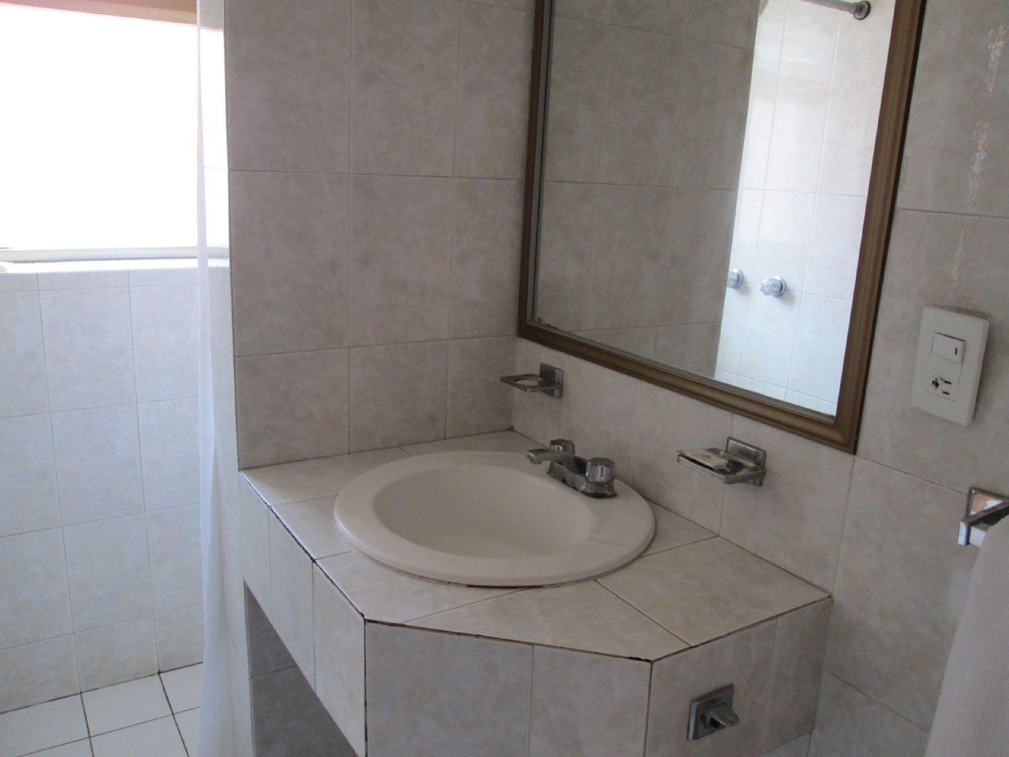 Hotel Colon Express غوادالاجارا المظهر الخارجي الصورة